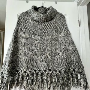 NWT Old Navy Grey Sweater Poncho Sz XL/XXL